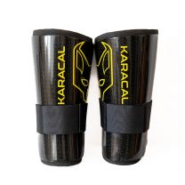 espinilleras-karacal-carbono-profesional-vista-frontal